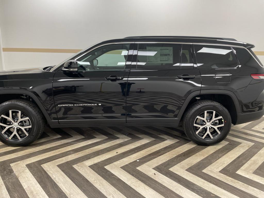 2025 Jeep Grand Cherokee Limited photo 2
