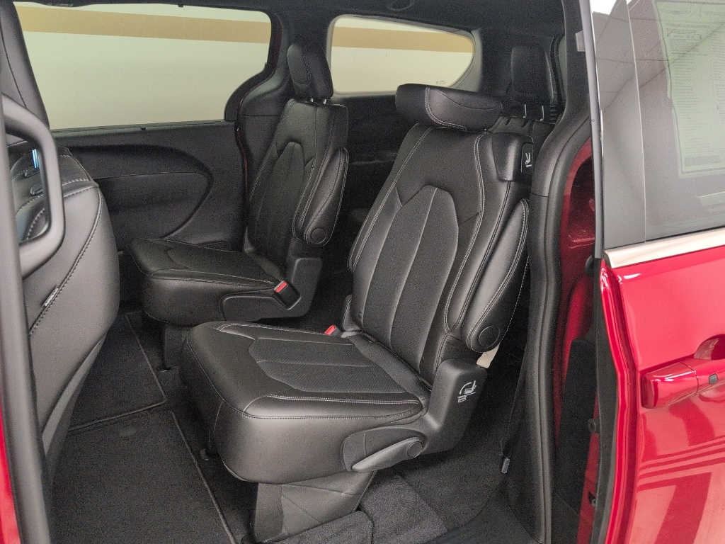 2026 Chrysler Pacifica Select - Photo 9