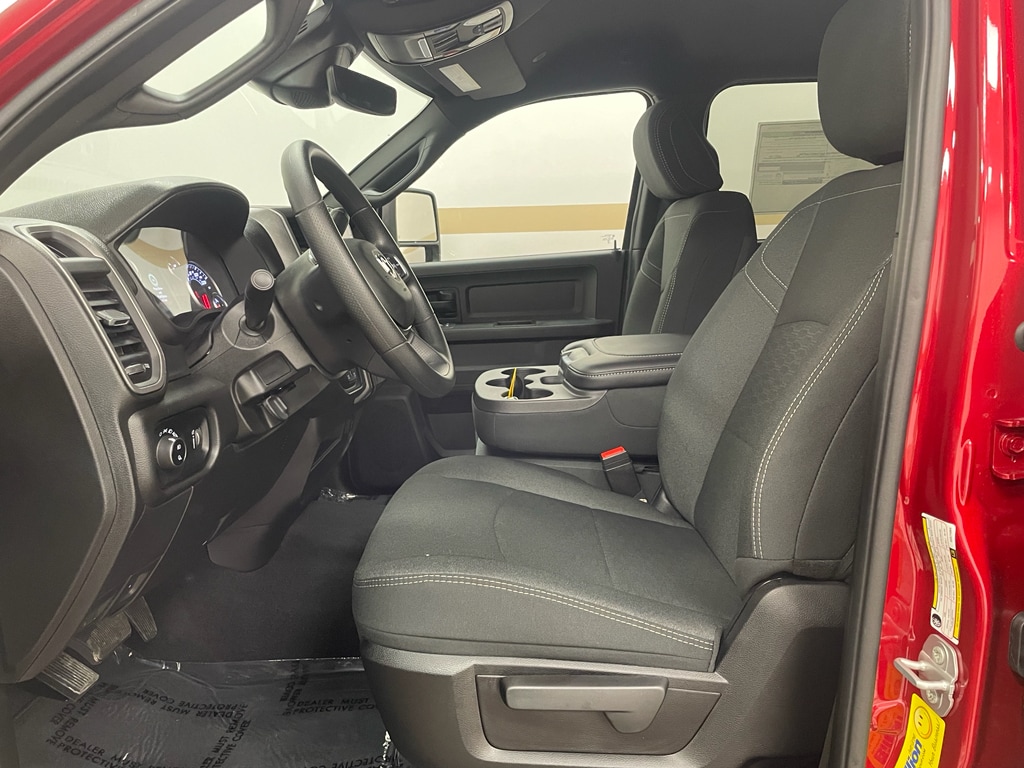 2025 RAM 3500 Tradesman - Photo 6