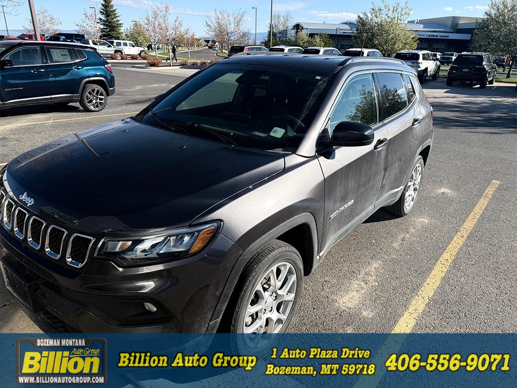 2023 Jeep Compass Latitude Lux 4X4's photo