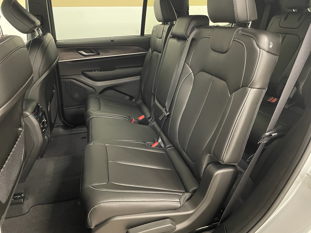 2025 Jeep Grand Cherokee L Limited - Photo 11