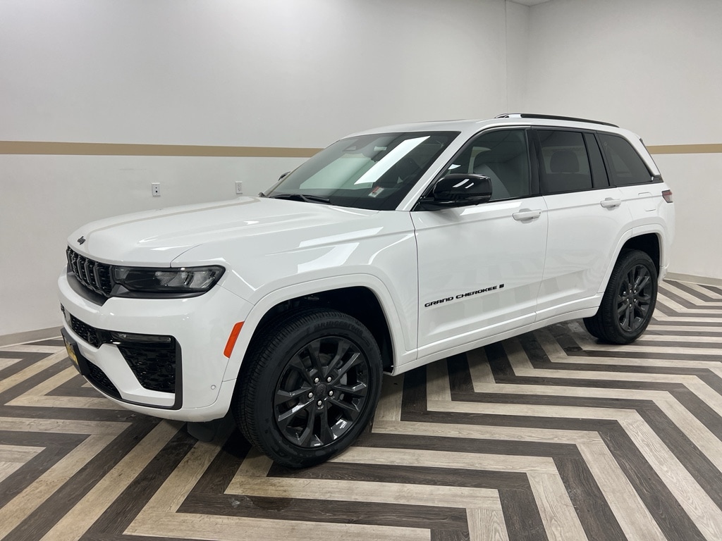 2026 Jeep Grand Cherokee Limited Reserve 4x4's photo