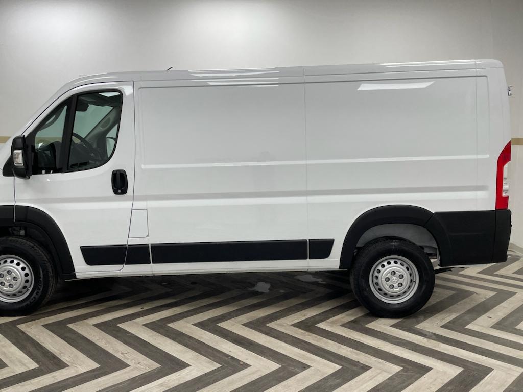 New 2025 Ram ProMaster PROMASTER 1500 TRADESMAN CARGO VAN LOW ROOF 136' W Cargo Van