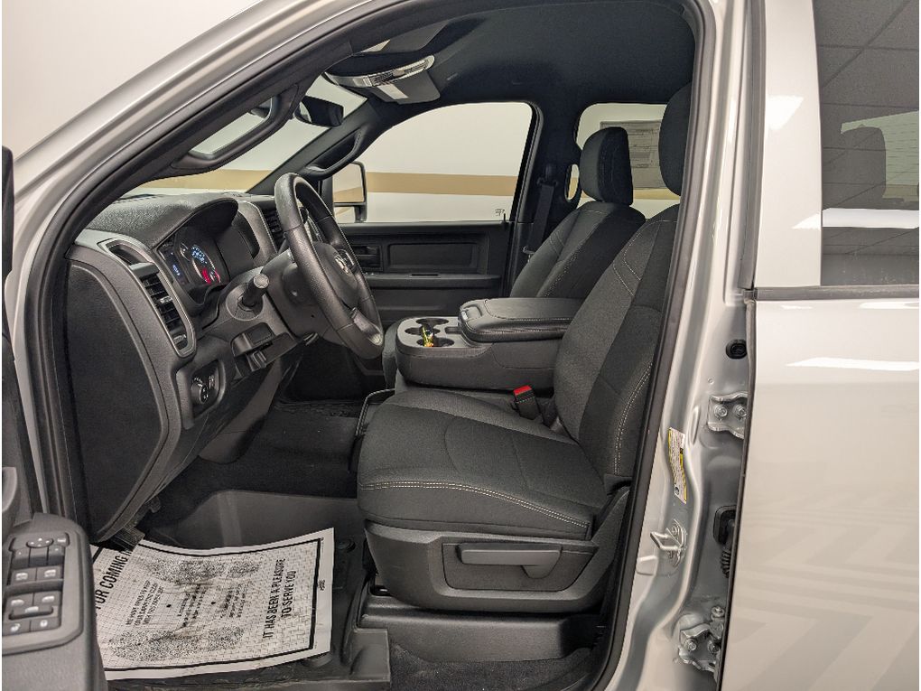 2026 RAM 3500 Tradesman - Photo 6