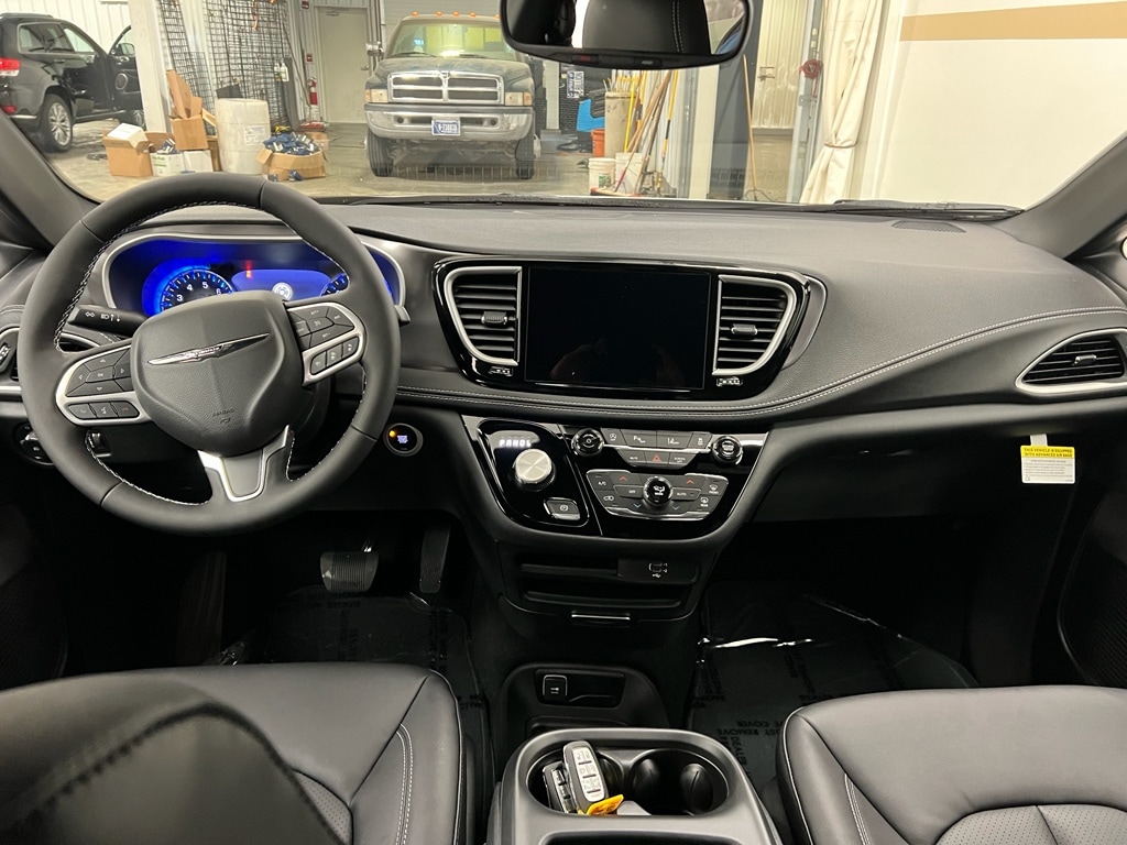 2026 Chrysler Pacifica Select - Photo 9
