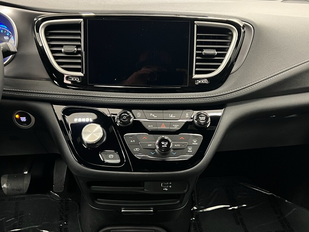 2026 Chrysler Pacifica Select - Photo 8