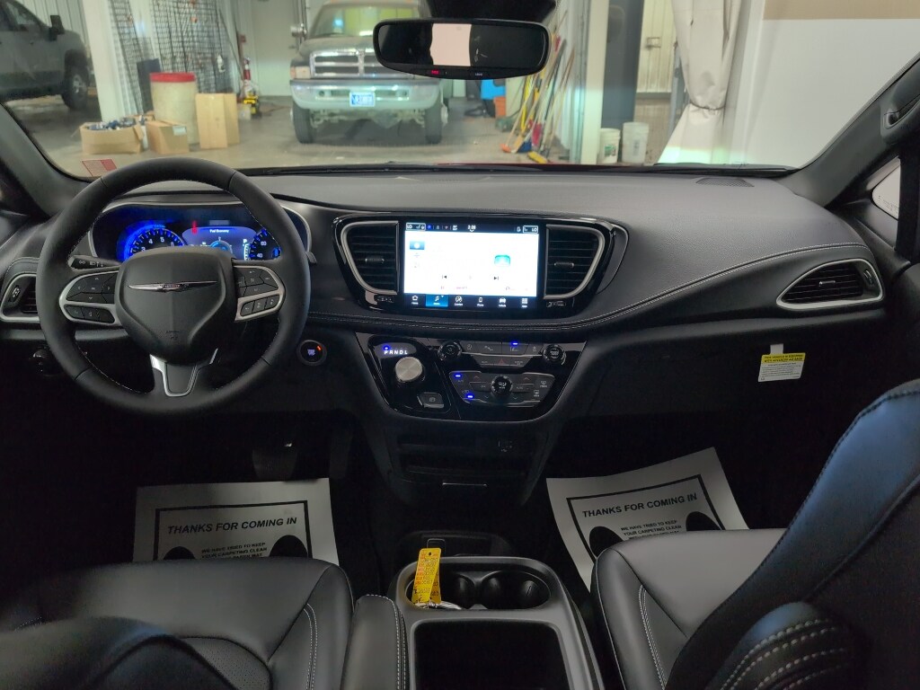 2026 Chrysler Pacifica Select - Photo 11