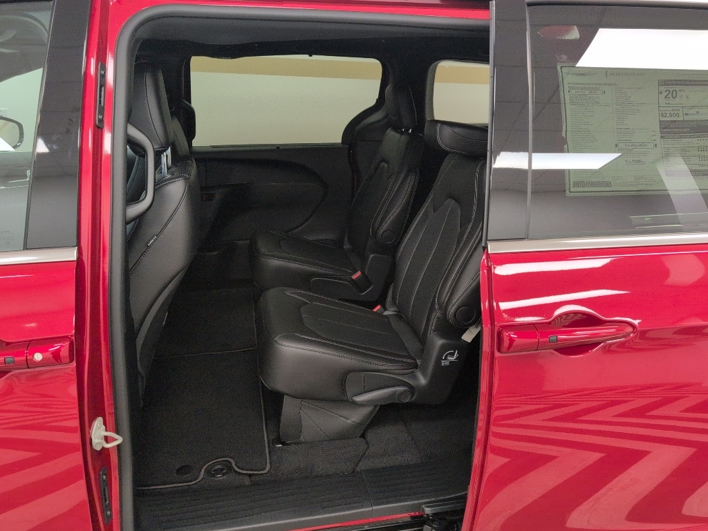 2026 Chrysler Pacifica Select - Photo 8