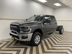 2025 Ram 3500 Chassis Cab 3500 TRADESMAN CREW CAB CHASSIS 4X4 60' CA Pickup