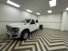 2025 Ram 3500 Chassis Cab 3500 TRADESMAN CREW CAB CHASSIS 4X4 60' CA Pickup