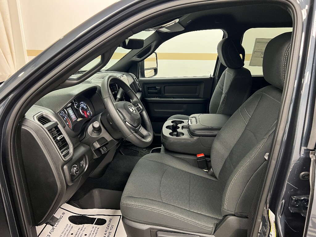 New 2026 Ram 3500 TRADESMAN CREW CAB 4X4 8' BOX Pickup