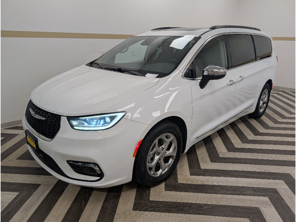 2023 Chrysler Pacifica Limited's photo