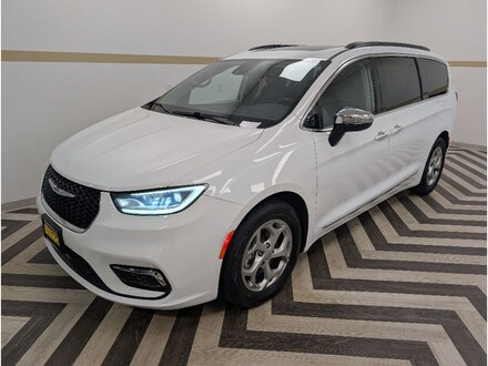 2023 Chrysler Pacifica Limited Van Passenger Van