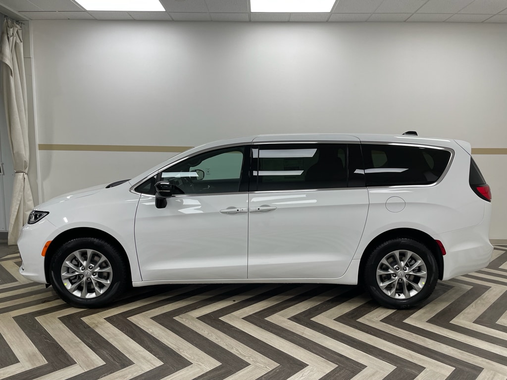 New 2026 Chrysler Pacifica SELECT AWD Passenger Van