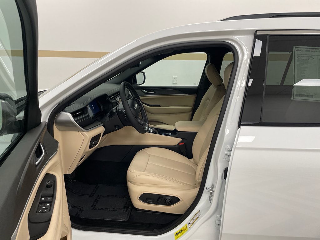 New 2025 Jeep Grand Cherokee L LIMITED 4X4 Sport Utility