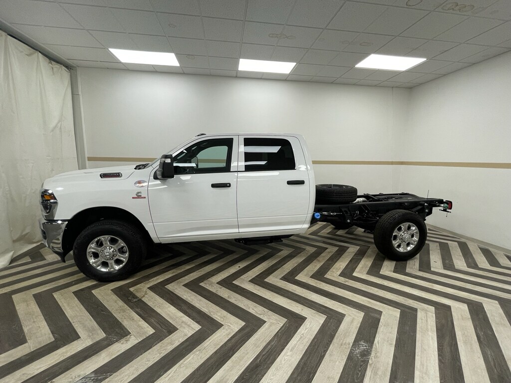 2025 Ram 3500 Tradesman photo 2