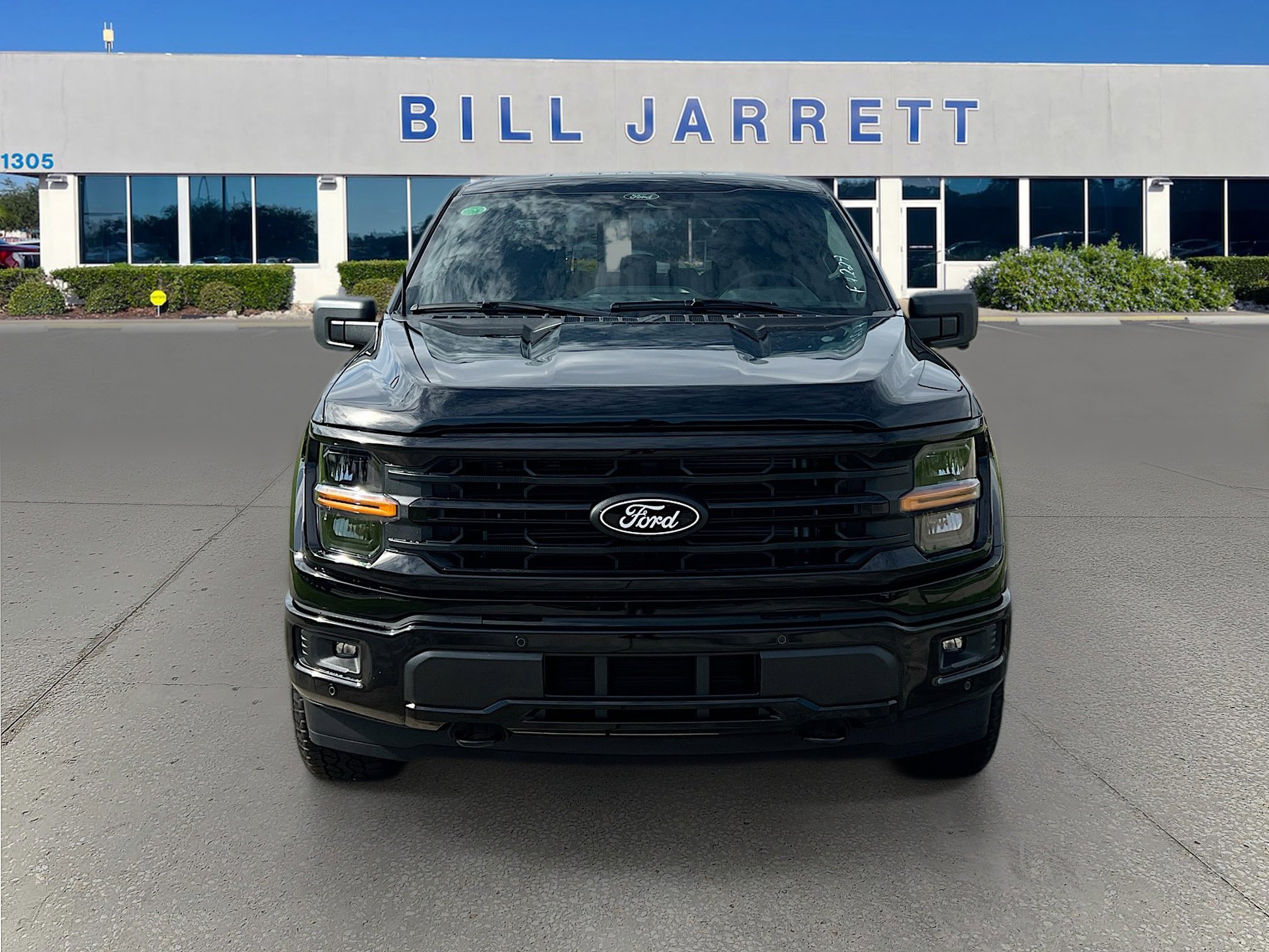 2025 Ford F-150 XLT photo 2