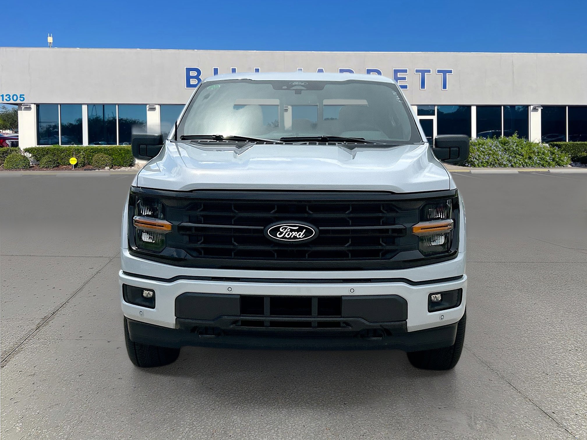2025 Ford F-150 XLT photo 2