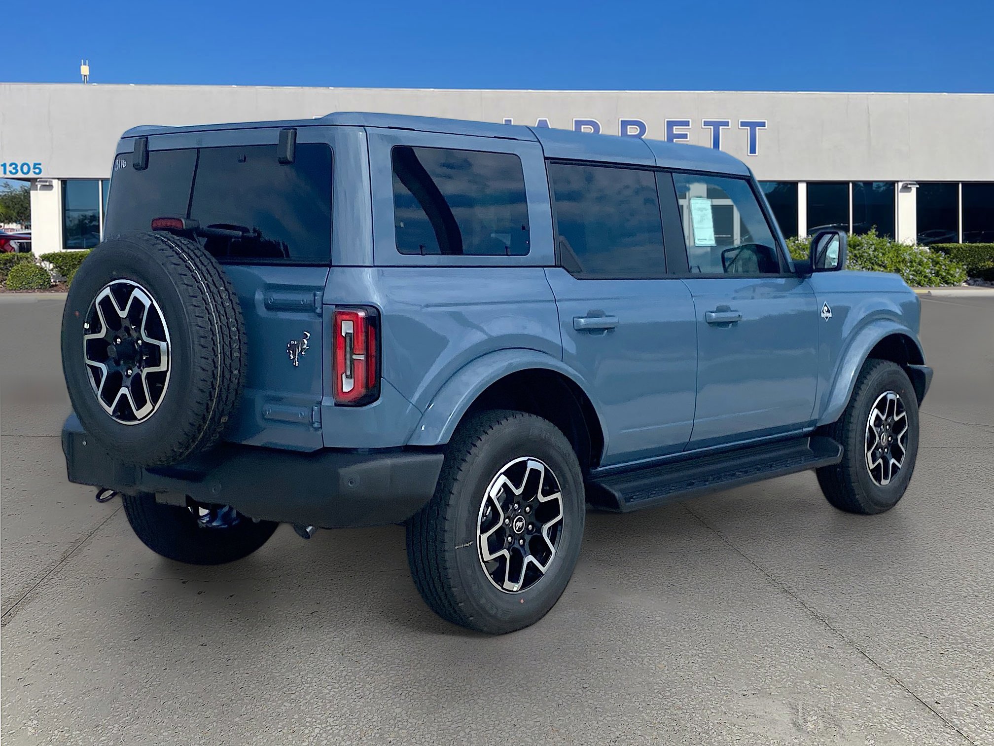 2025 Ford Bronco Outer Banks photo 3