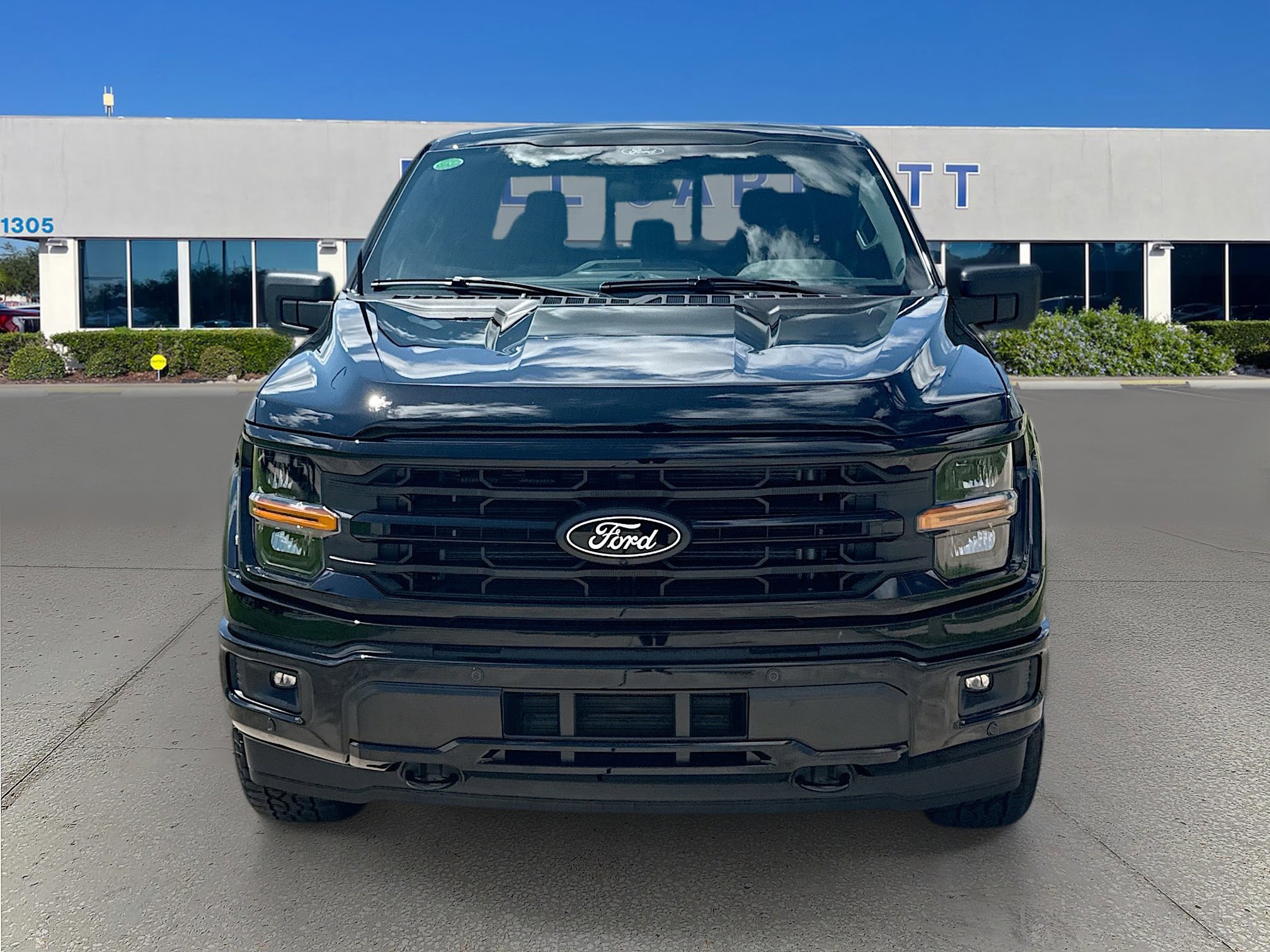2025 Ford F-150 XLT photo 2