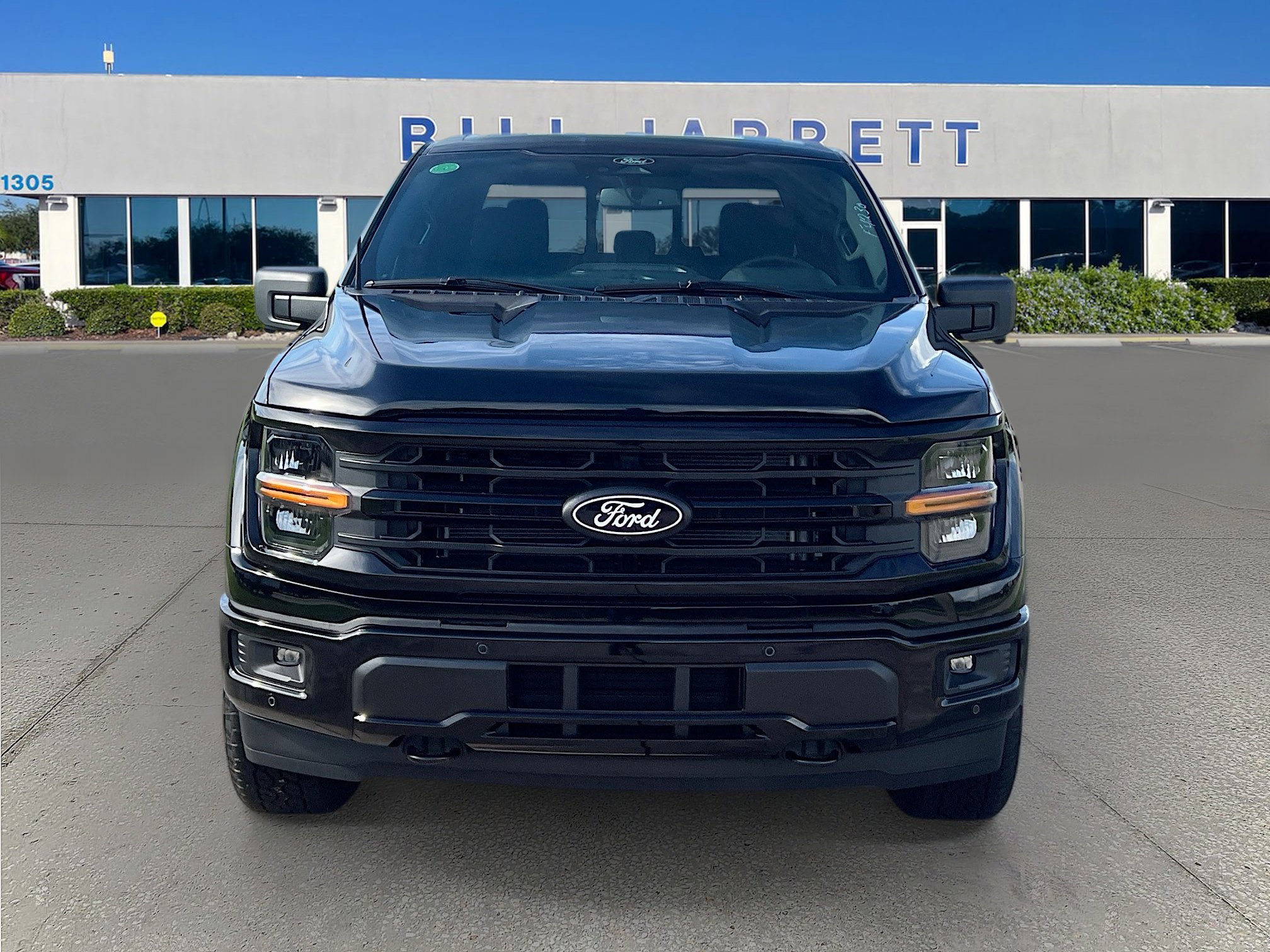 2025 Ford F-150 XLT photo 2