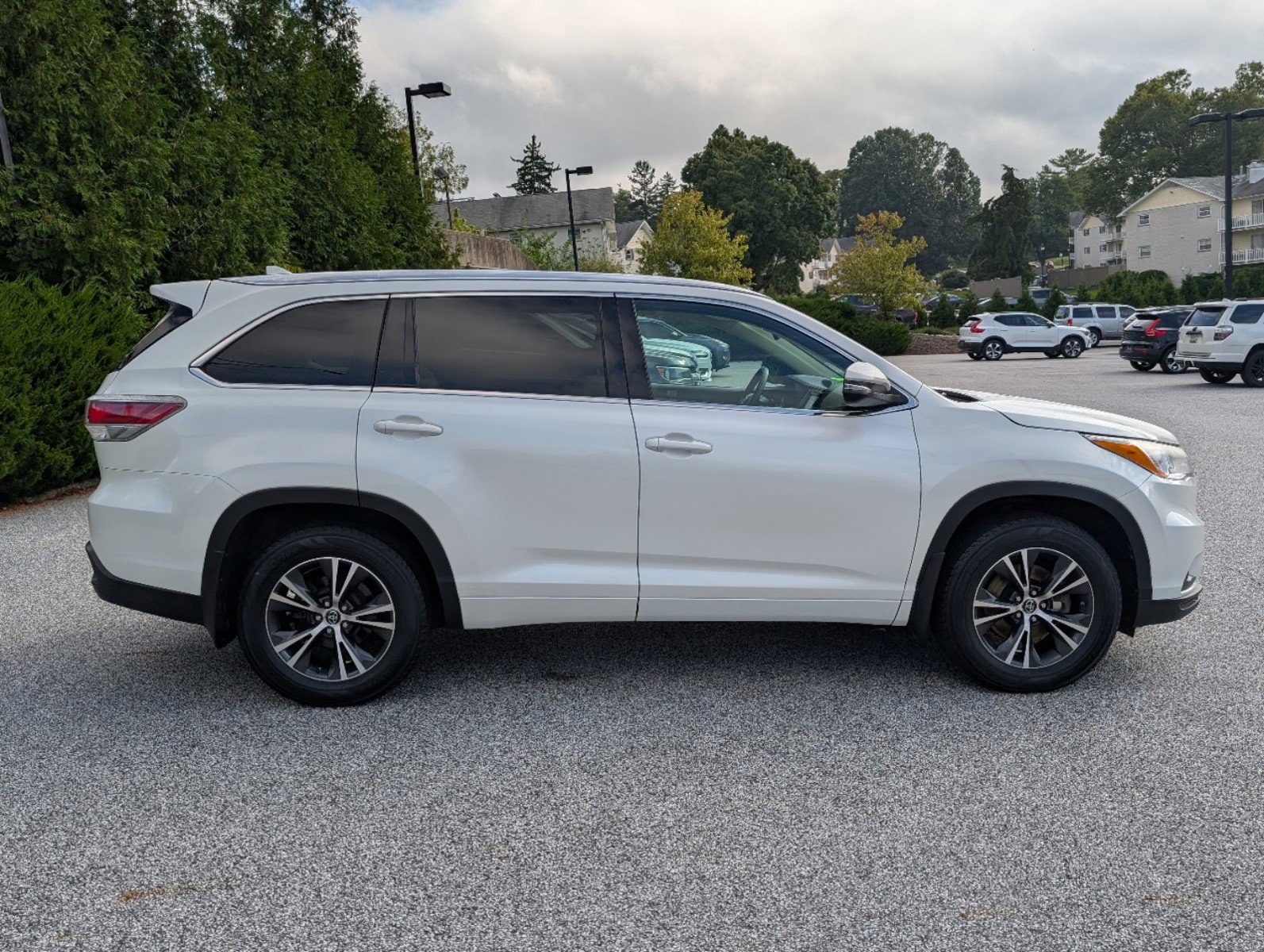 Used 2016 Toyota Highlander XLE with VIN 5TDJKRFH6GS305431 for sale in Cockeysville, MD