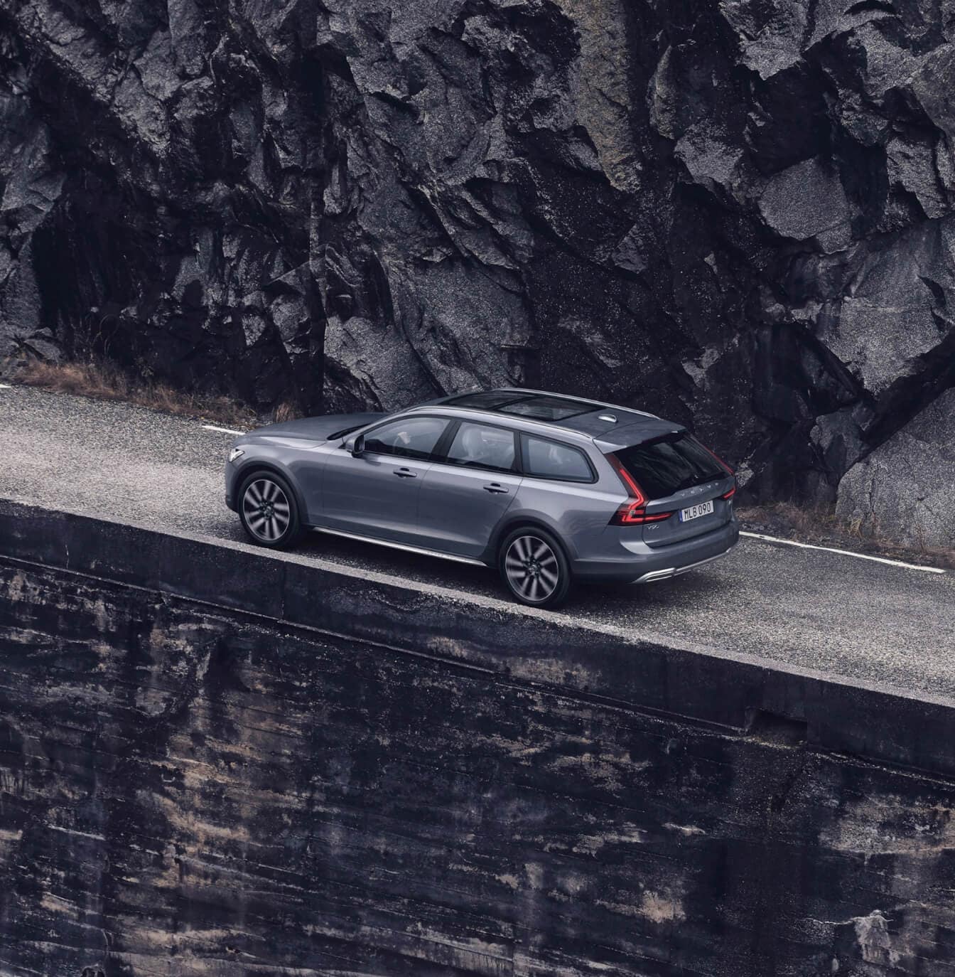 Volvo v90 cross country on sale recharge