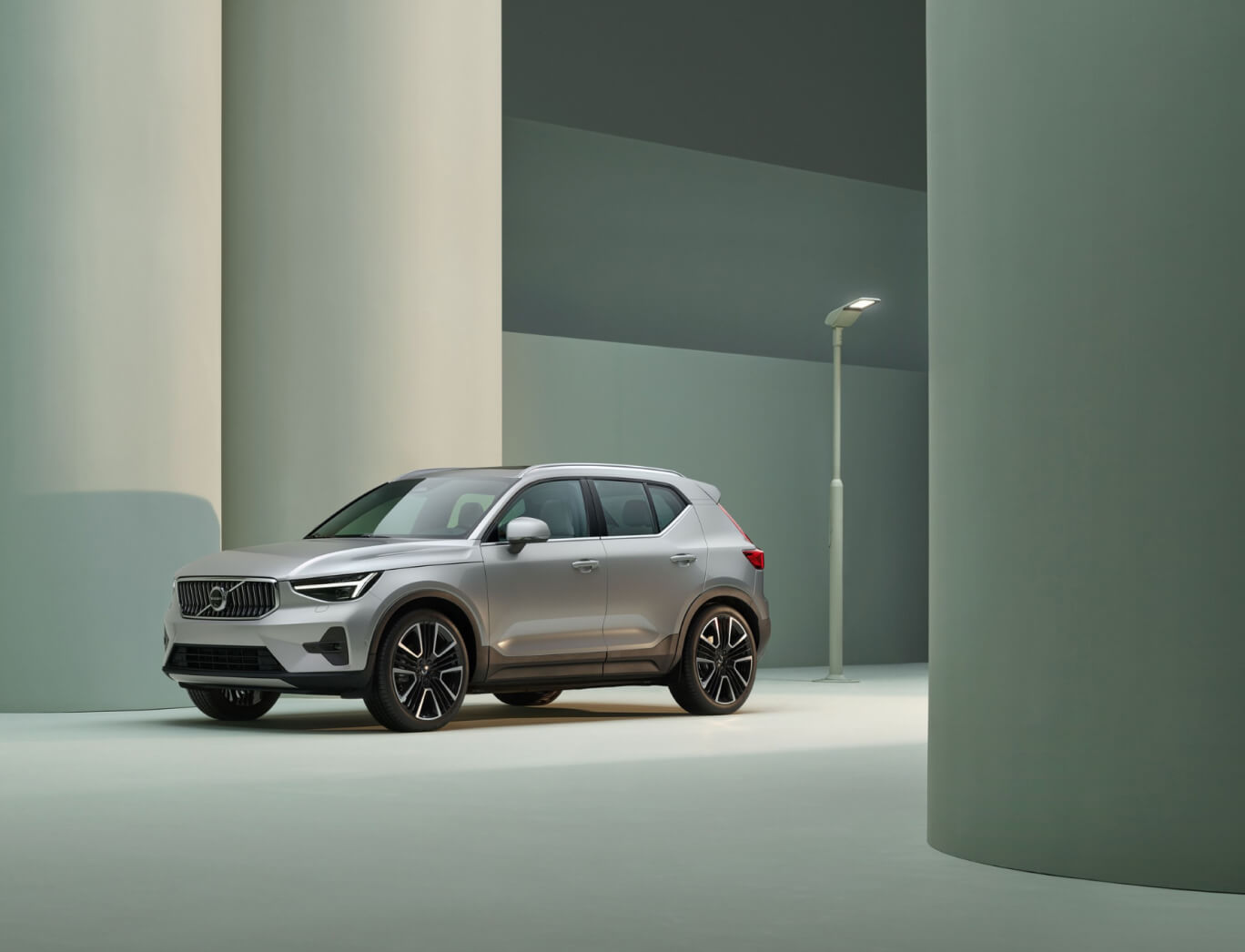 Volvo xc40 release date deals