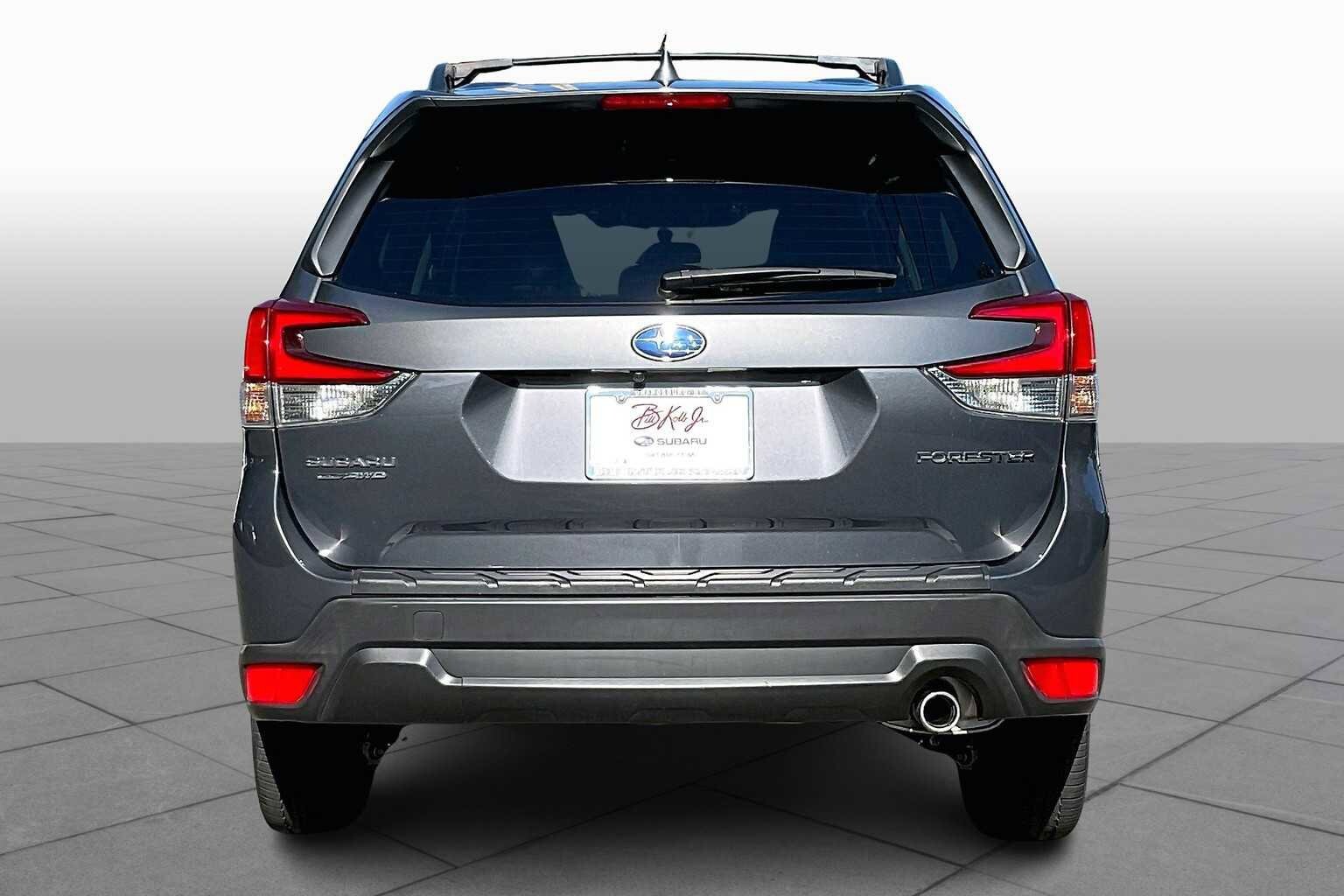 2023 Subaru Forester Limited Base photo 4