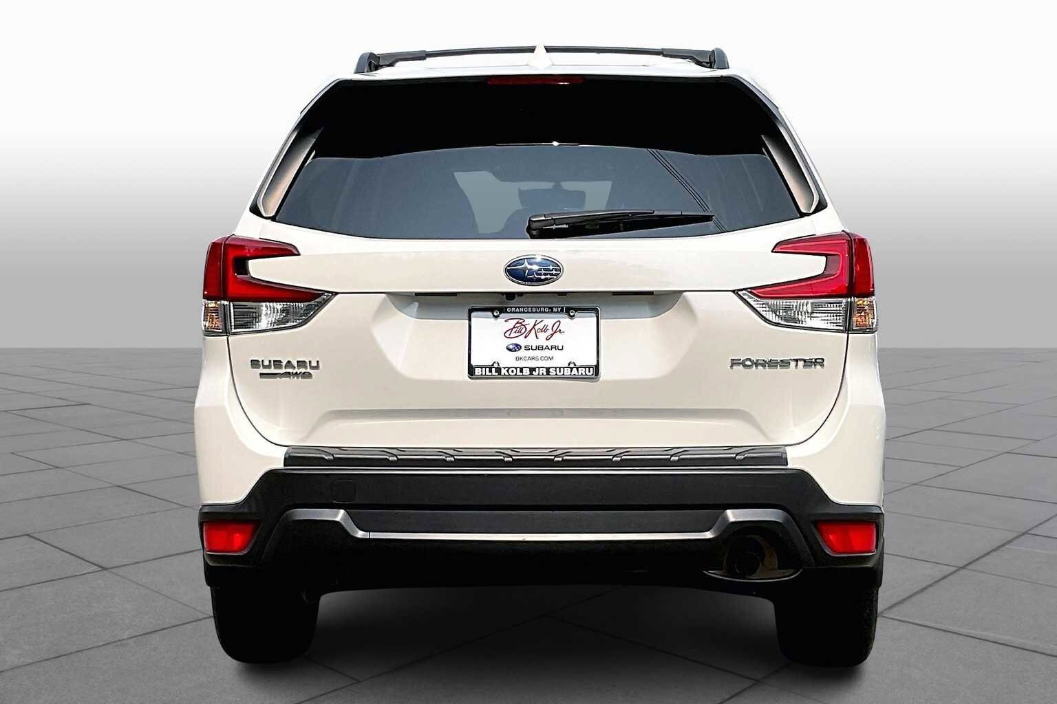 2022 Subaru Forester Premium photo 4