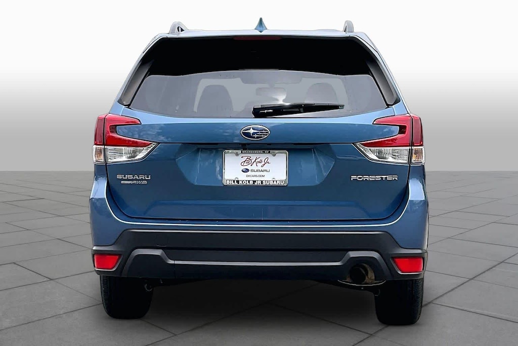 Used 2023 Subaru Forester Premium CVT