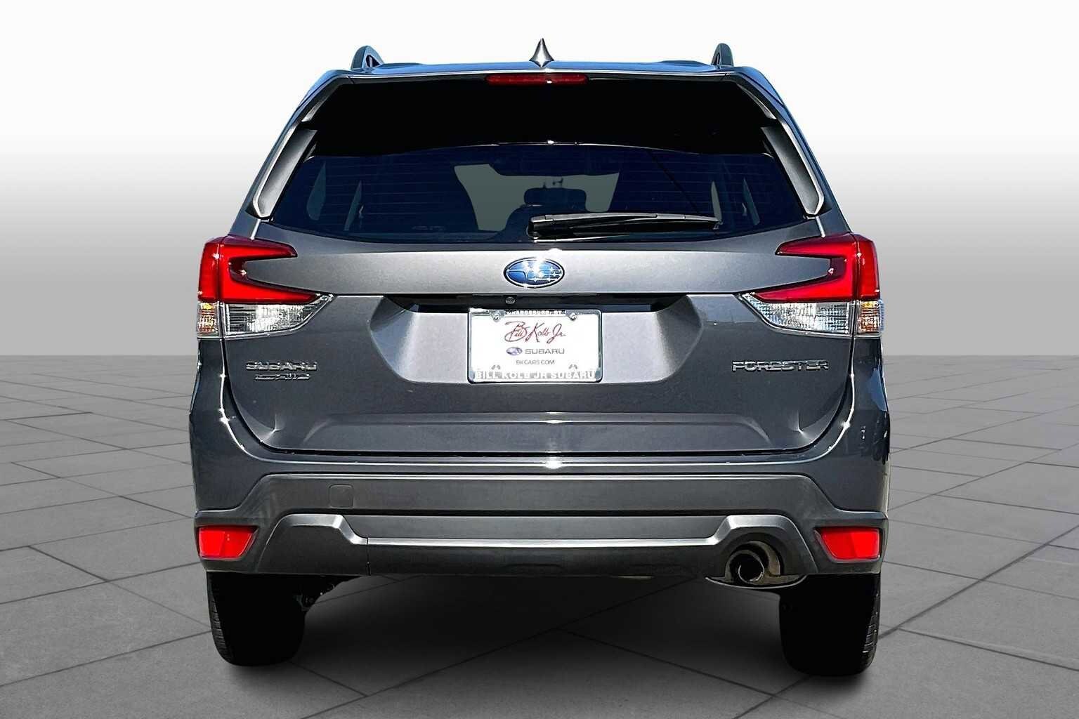 2023 Subaru Forester Premium photo 4