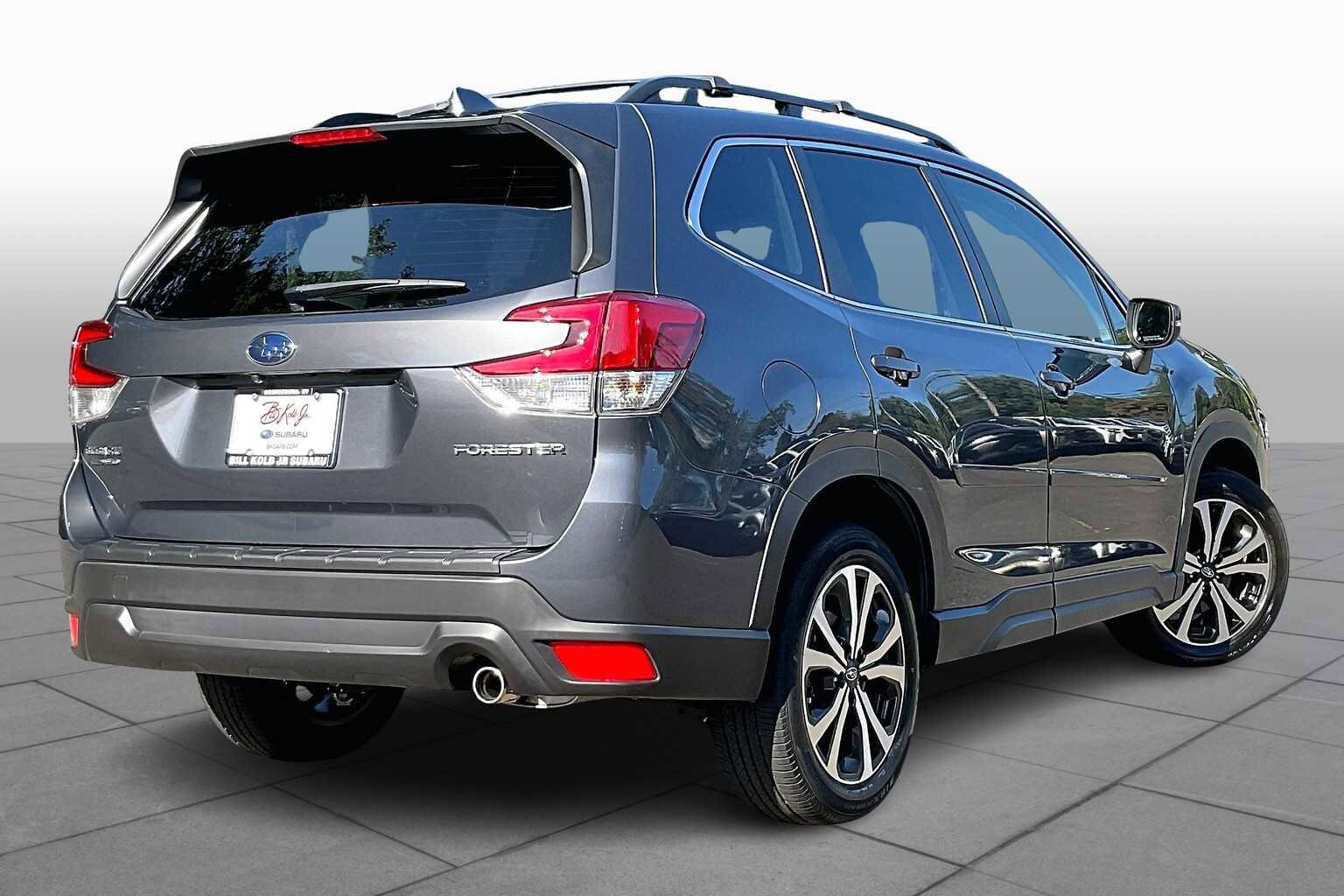 2023 Subaru Forester Limited Base photo 2