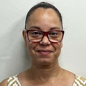 Staff member Emelin M from 333b6d916858