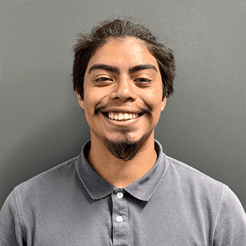 Staff member Kenneth H from 333b6d916858