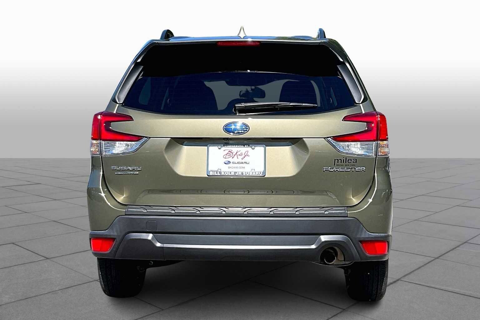 2022 Subaru Forester Premium photo 4