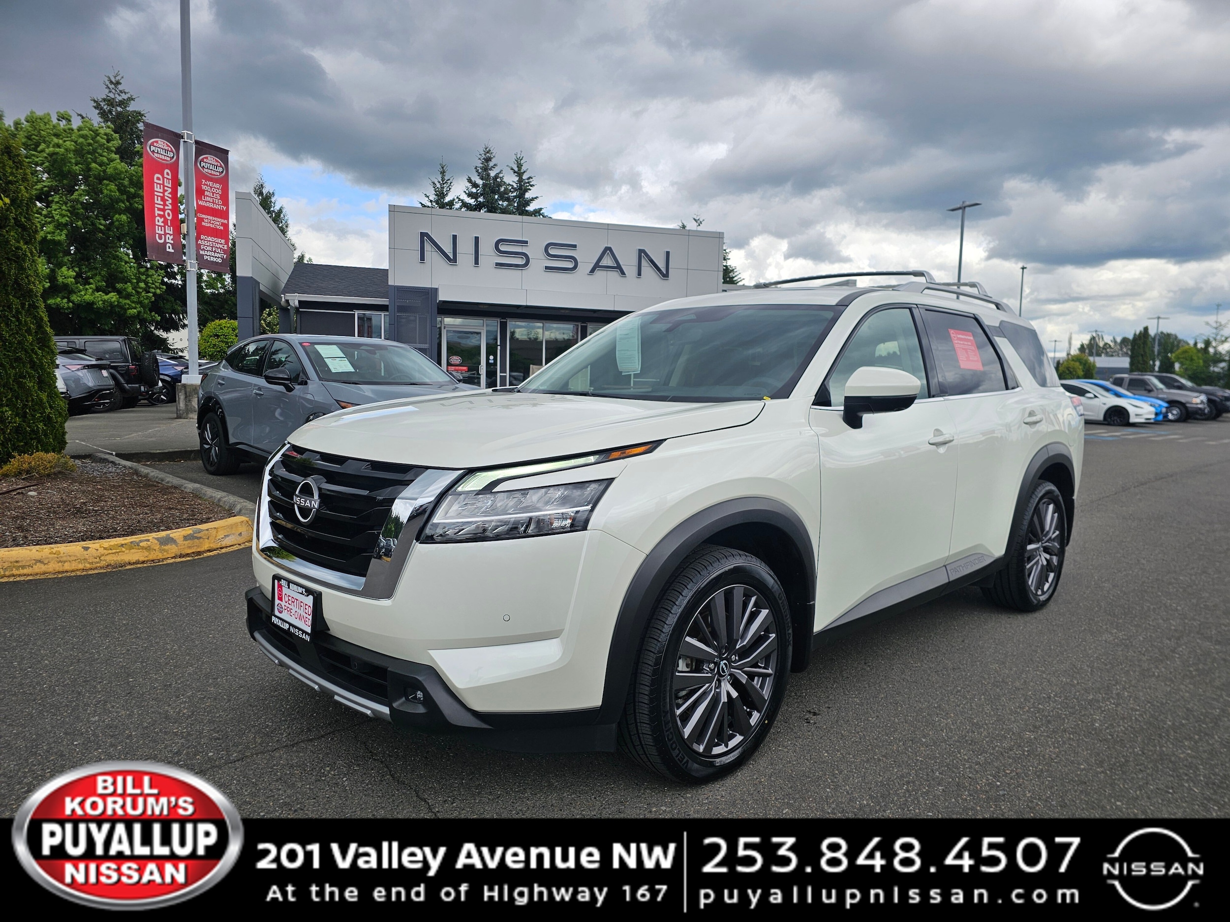 2023 Nissan Pathfinder SL 4WD's photo