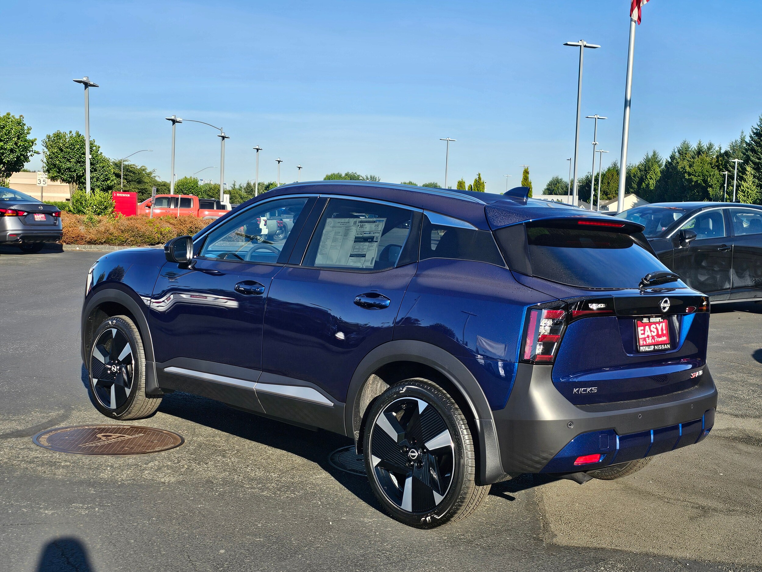2025 Nissan Kicks SR photo 3