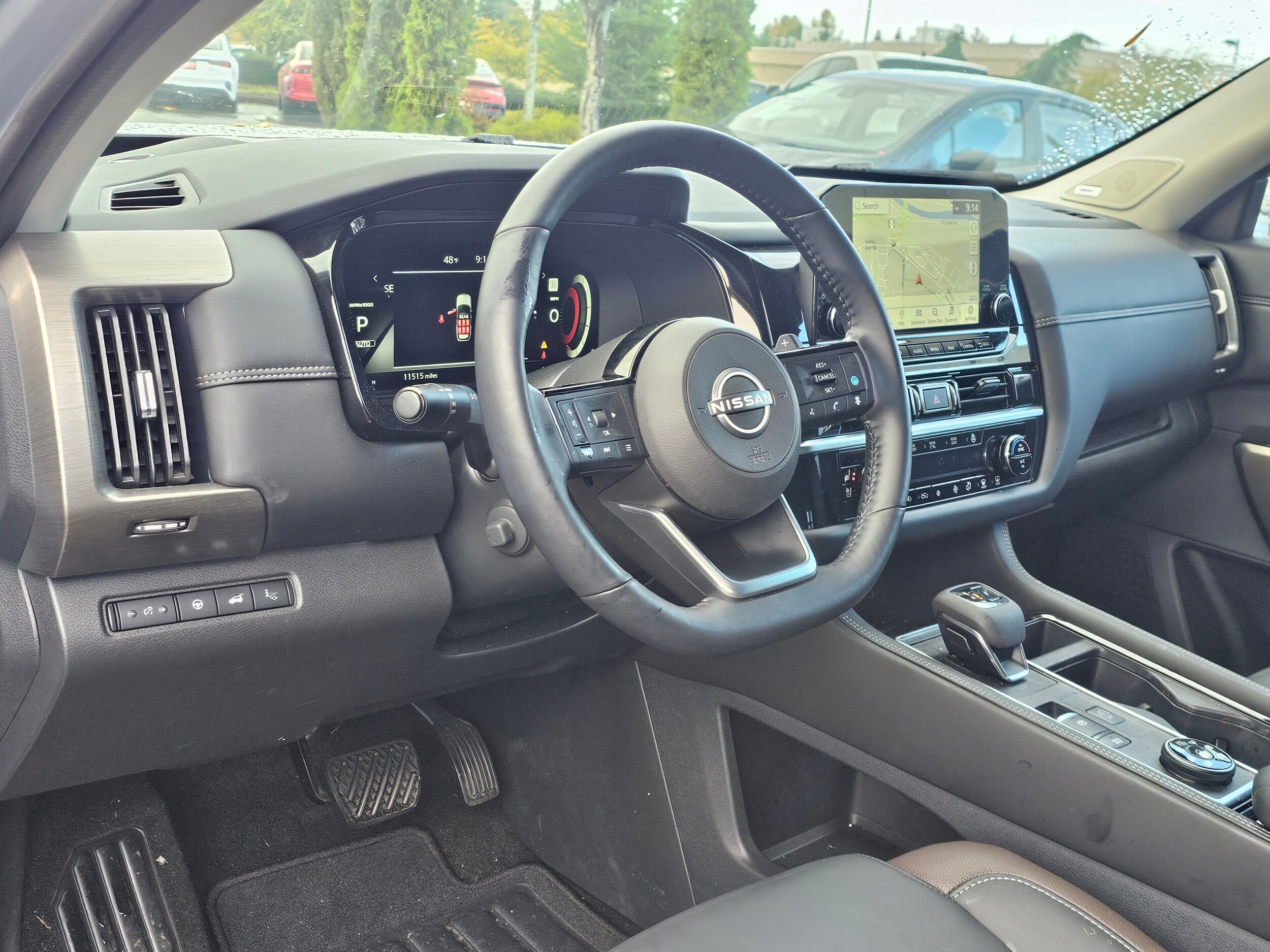 2025 Nissan Pathfinder Platinum photo 3