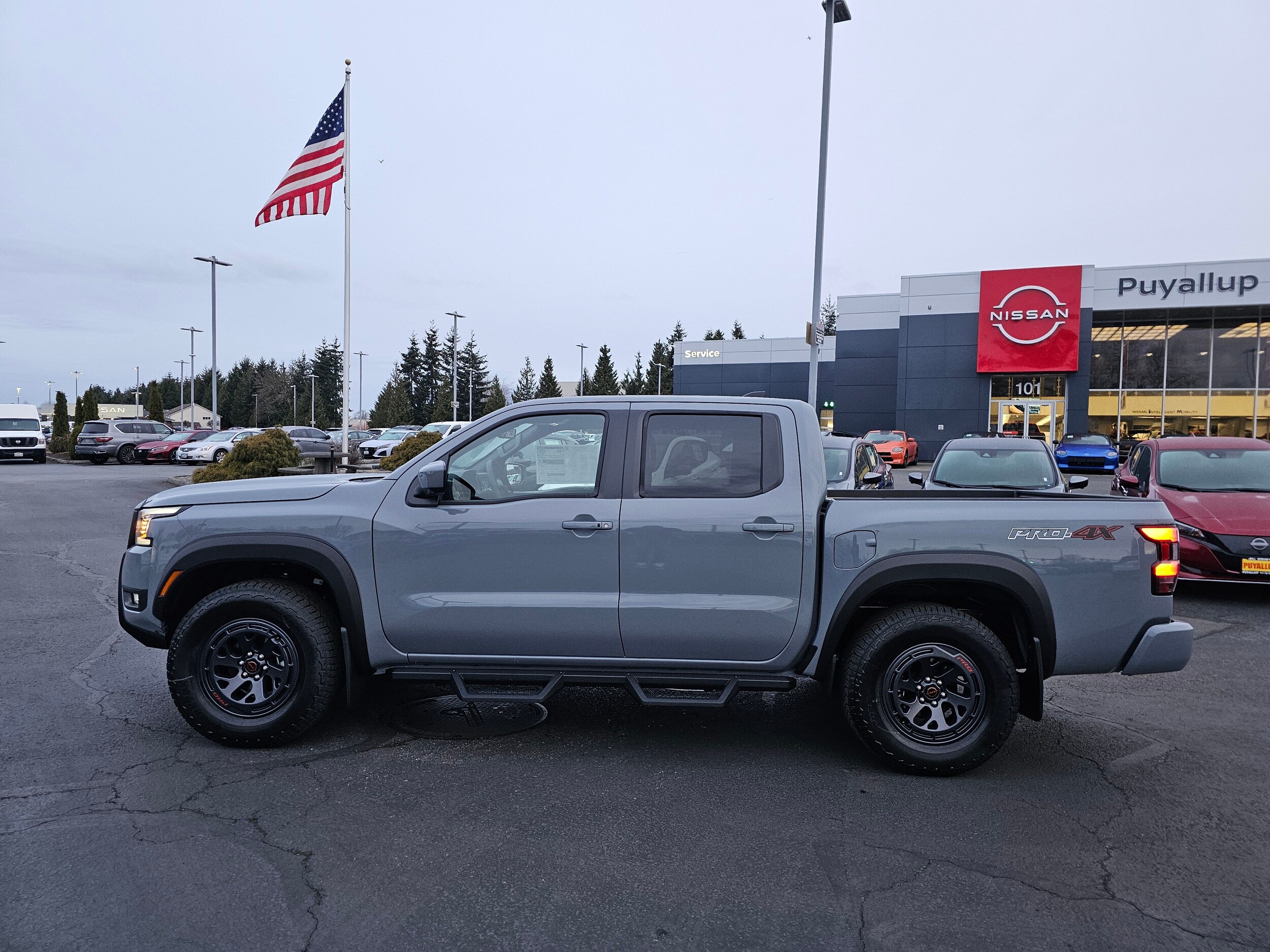 2025 Nissan Frontier PRO-4X photo 2