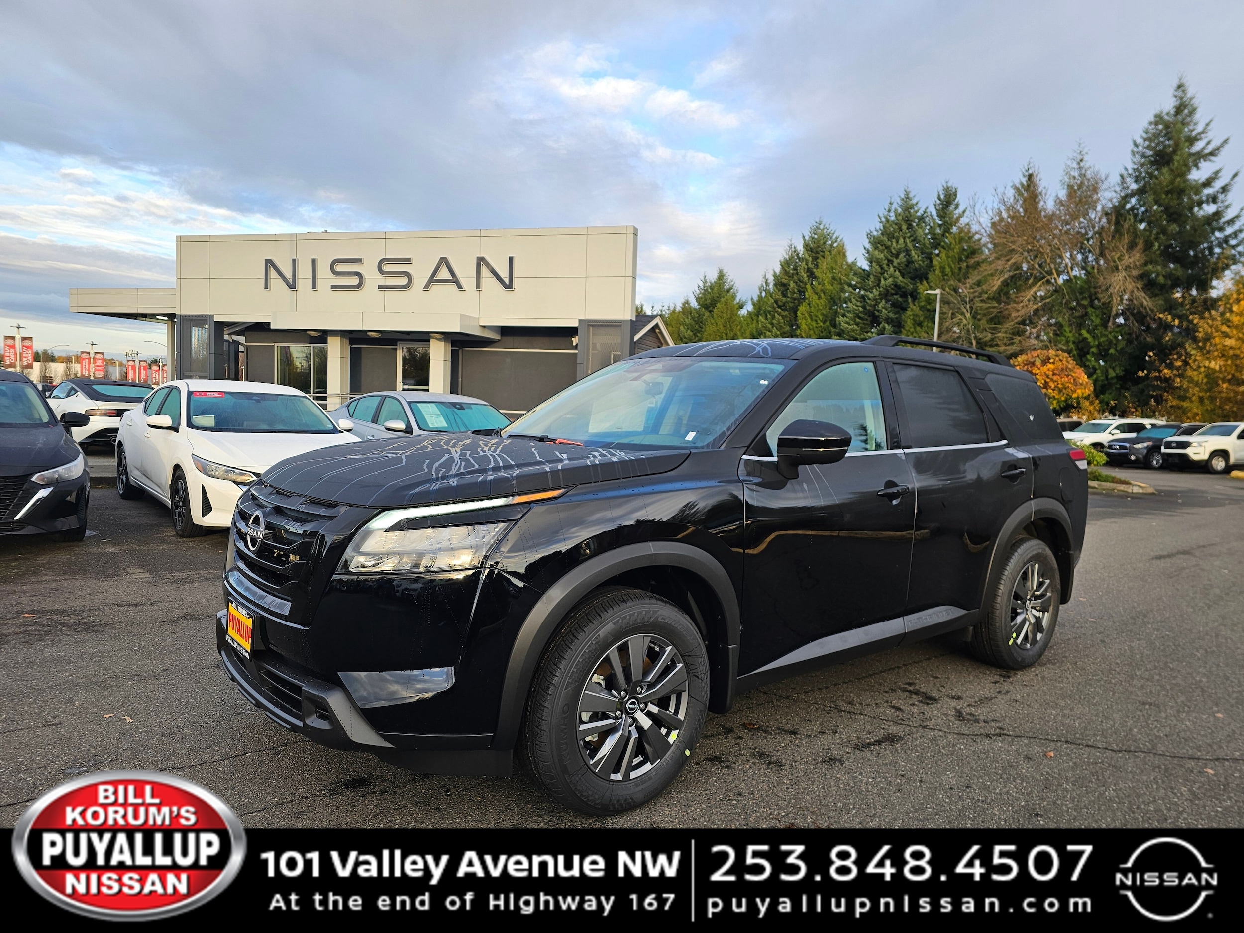 2025 Nissan Pathfinder SV's photo