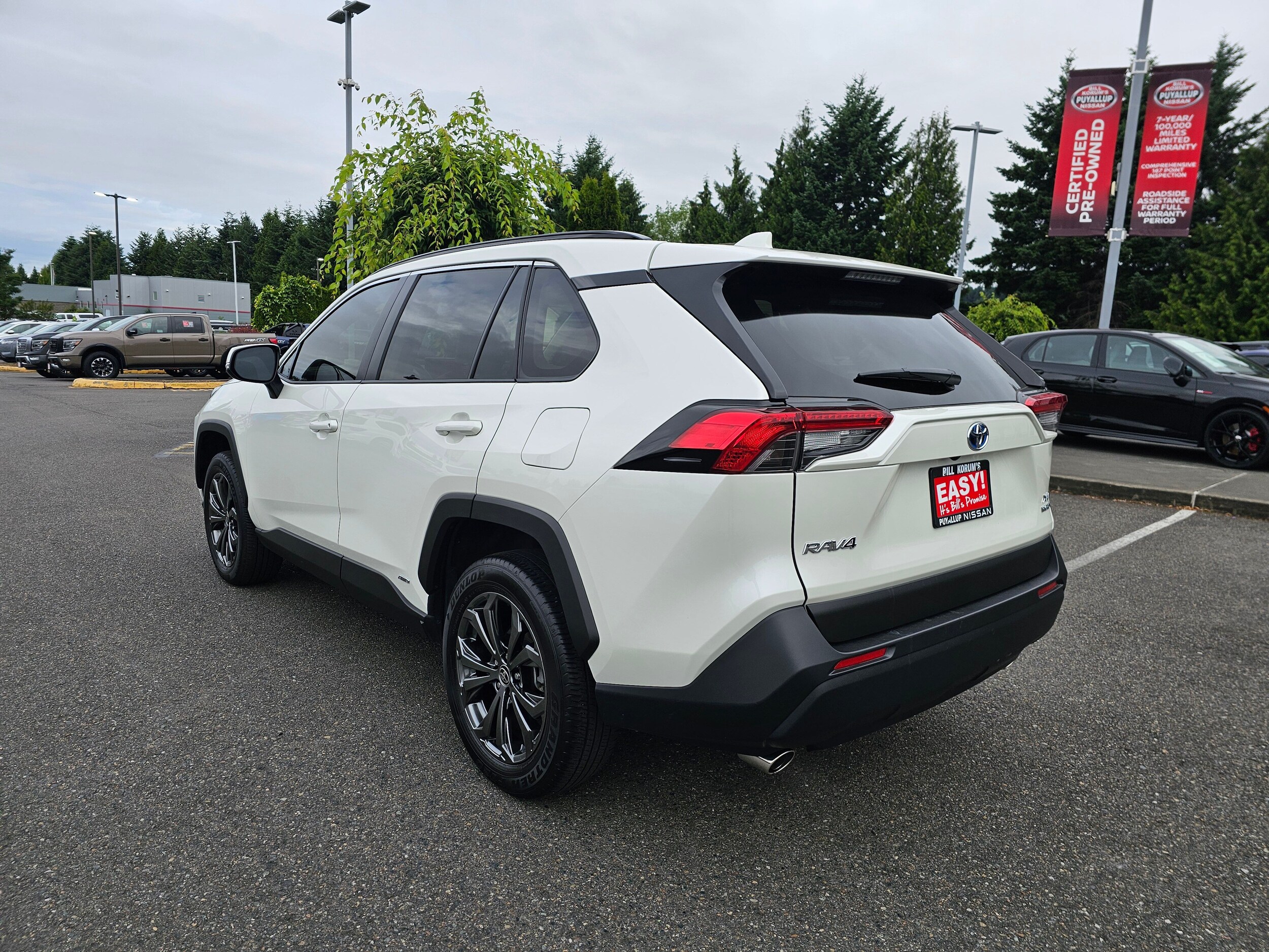2022 Toyota RAV4 Hybrid XLE Premium photo 3