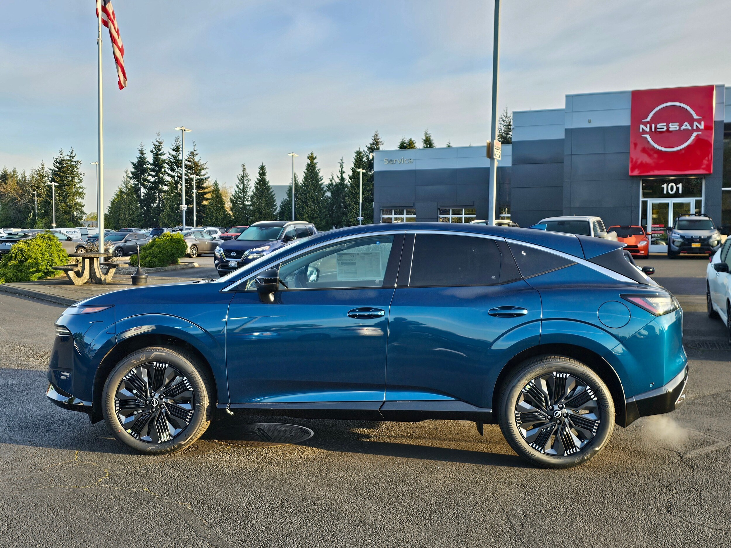 2025 Nissan Murano Platinum photo 2