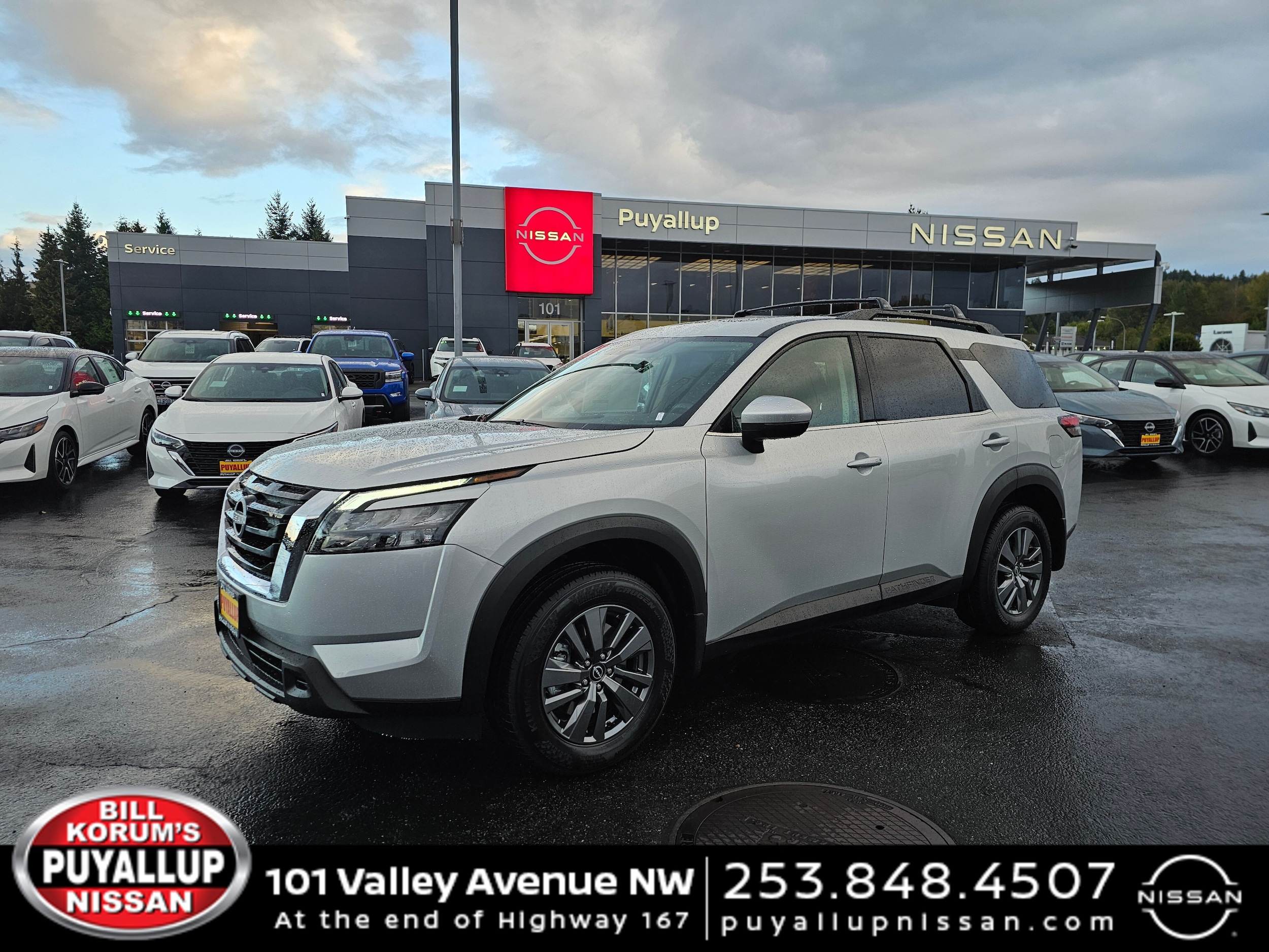 2025 Nissan Pathfinder SV's photo