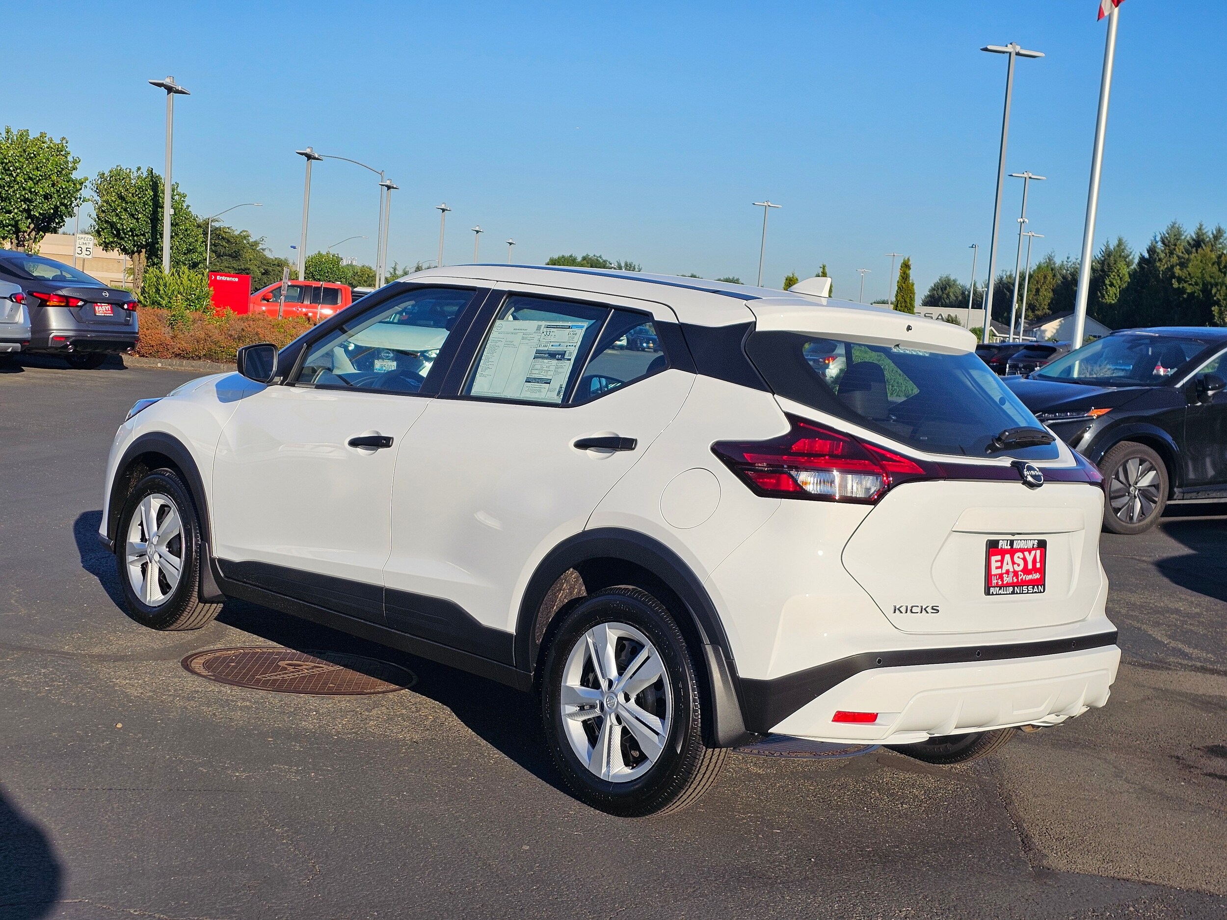 2025 Nissan Kicks Play S photo 3