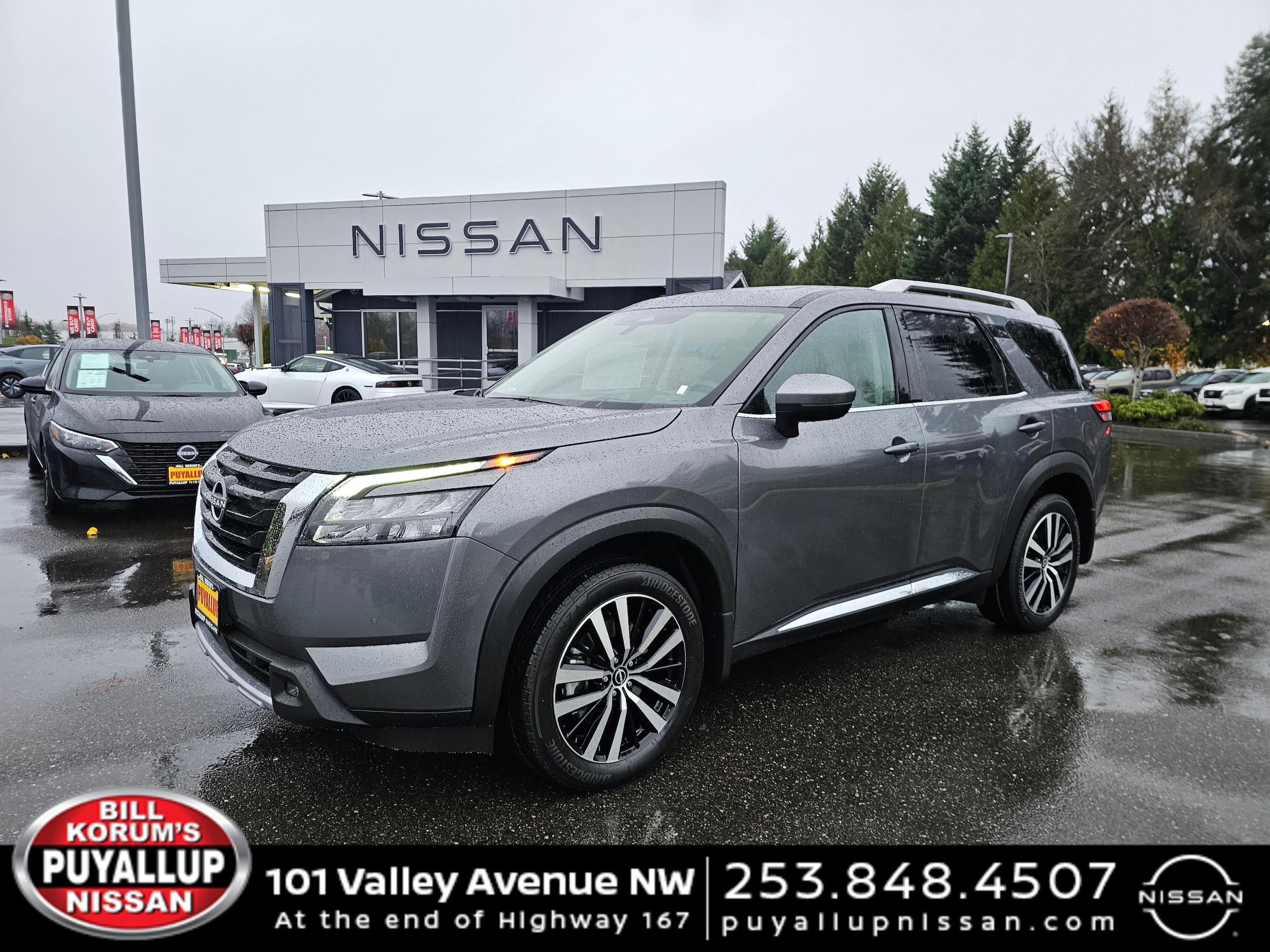 2025 Nissan Pathfinder Platinum's photo