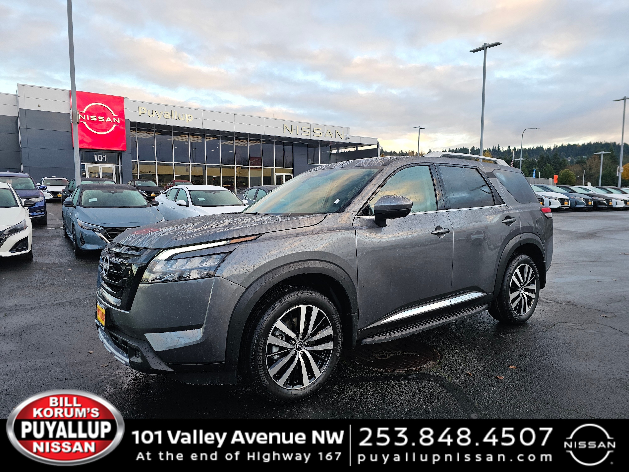 2025 Nissan Pathfinder Platinum's photo