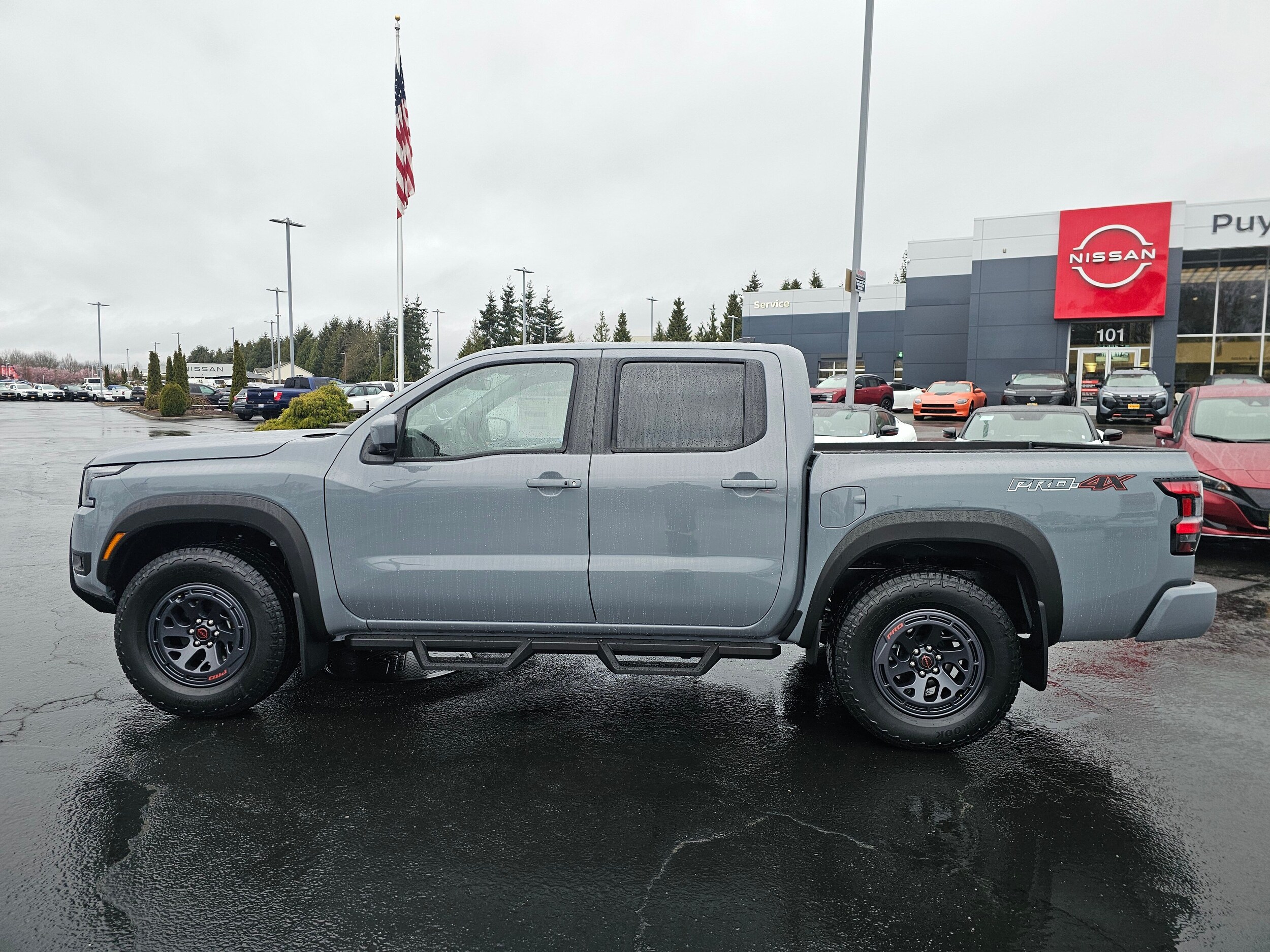 2025 Nissan Frontier PRO-4X photo 2