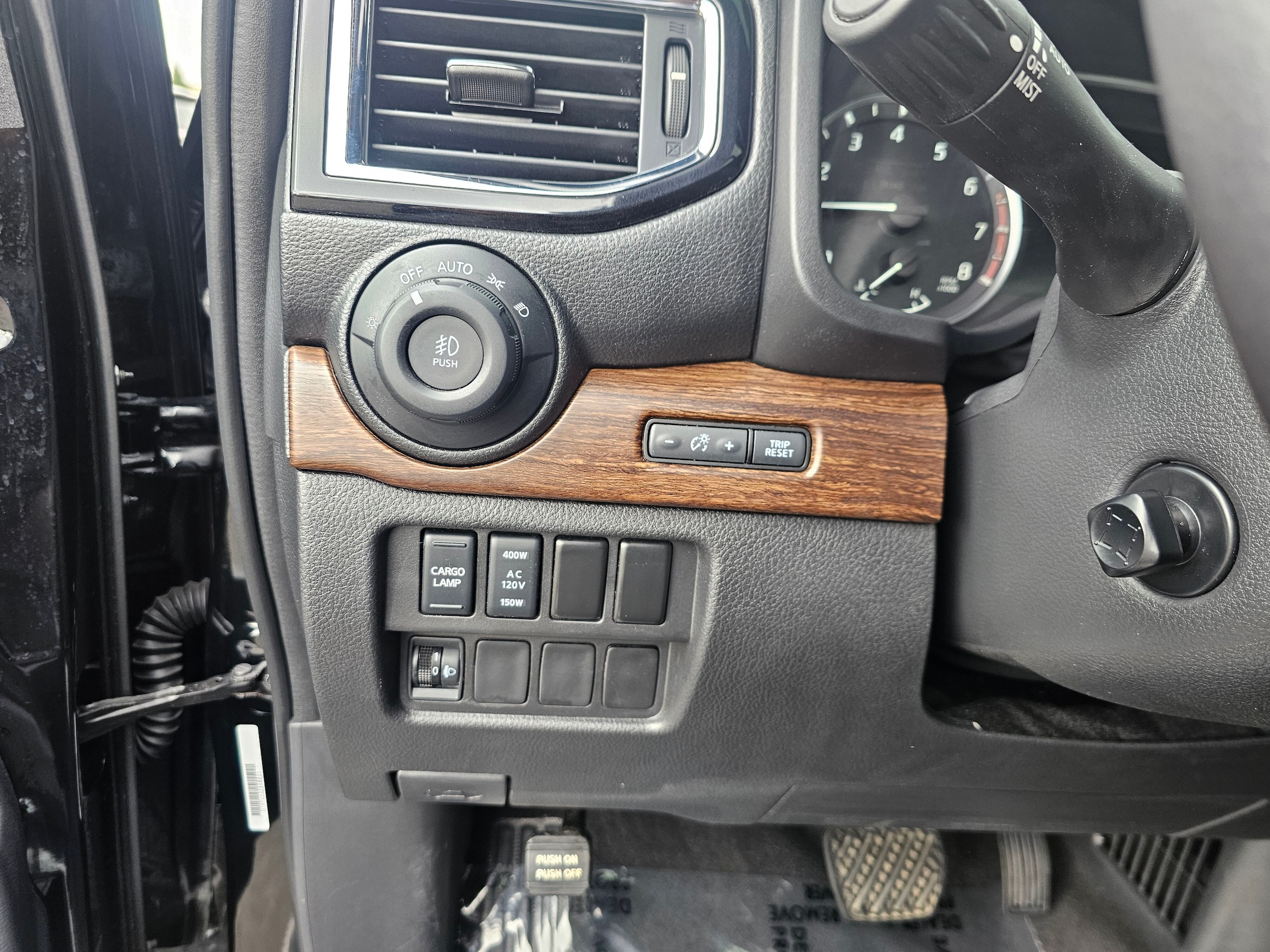 2024 Nissan Titan Platinum Reserve - Photo 29