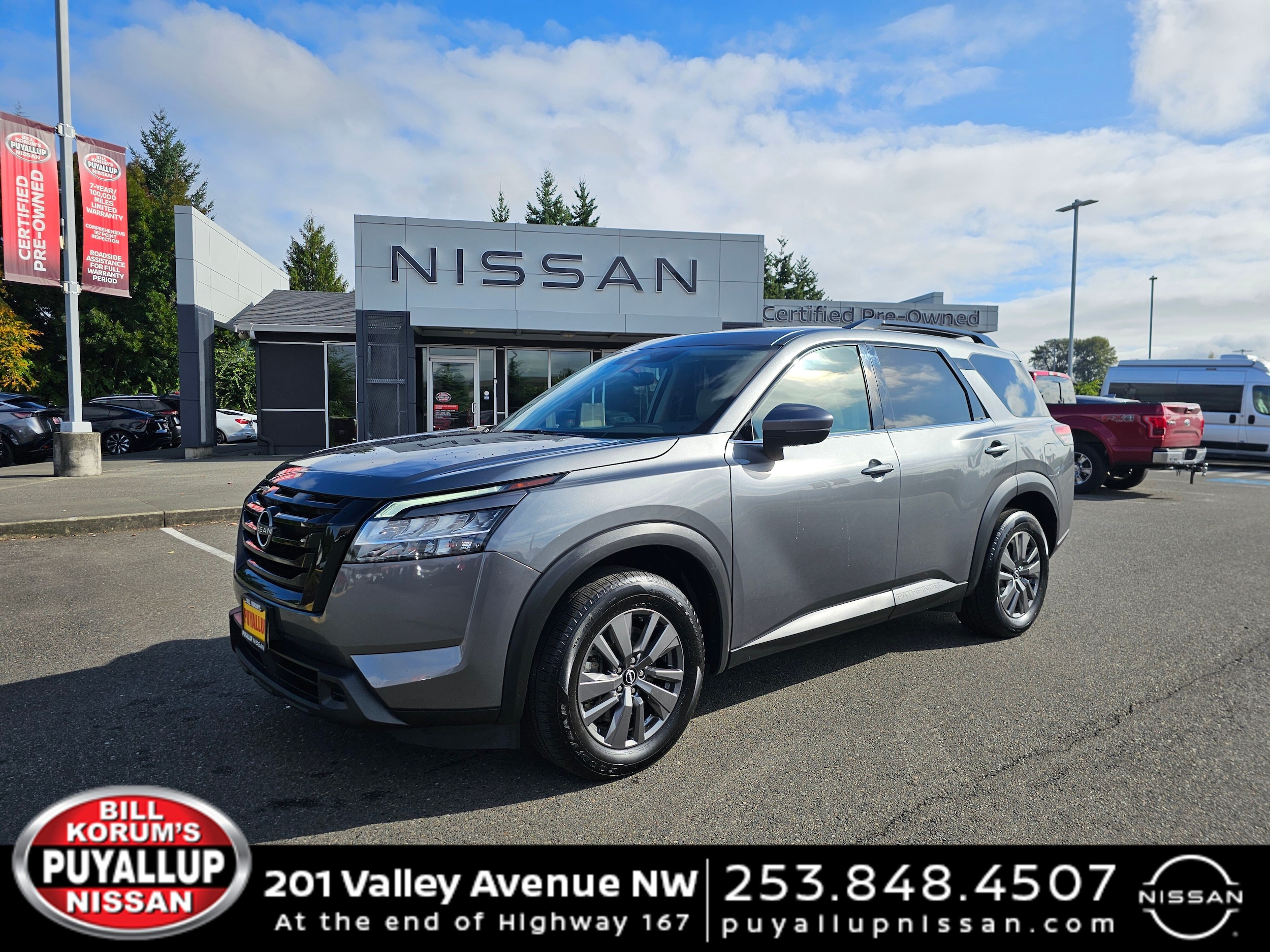 2022 Nissan Pathfinder SV's photo